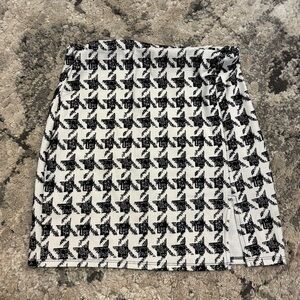 Fashion Nova Monochrome Houndstooth Pencil Skirt